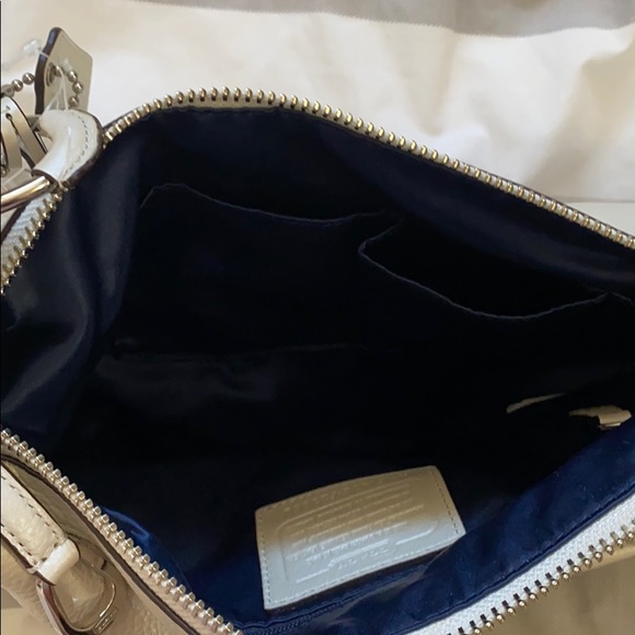NWOT Pearl Coach Purse - Picture 3 of 3